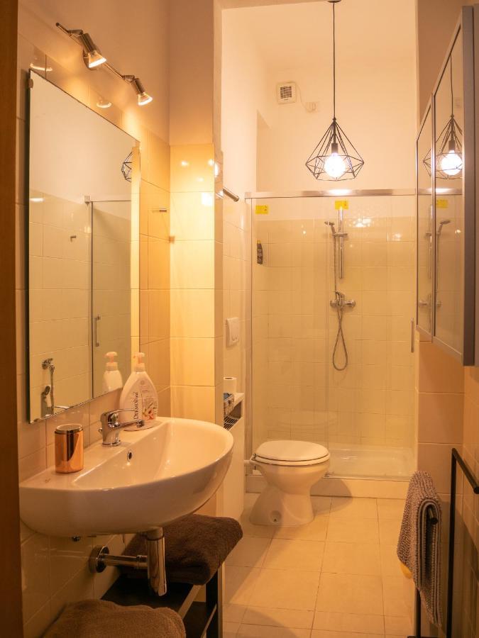 Chambers Short Rentals - Via Gezio Calini Brescia - 2 Studio Flats Luaran gambar